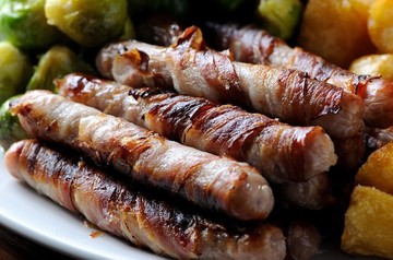 Chipolatas Wrapped in Streaky Bacon